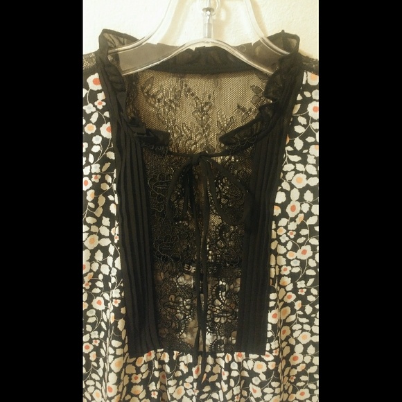 DONATED!   🌼EXPRESS TANK! TIE FRONT! - Picture 3 of 7